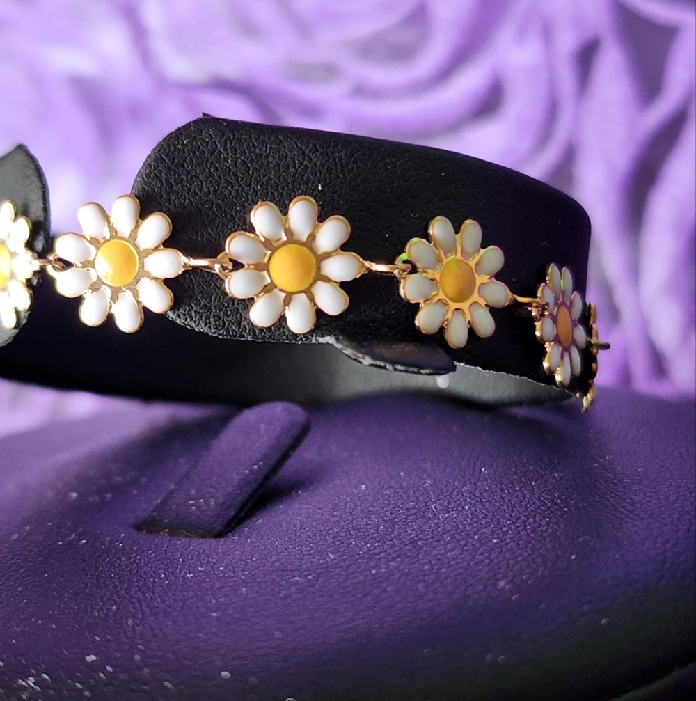 DAISY BRACELET FILLED WITH SUMMER FLARE
